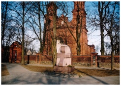 Paminklas 1863 metų sukilėlių palaidojimo vietoje Panevėžyje, Sukilėlių aikštėje.Autorius Juozas Lebednykas